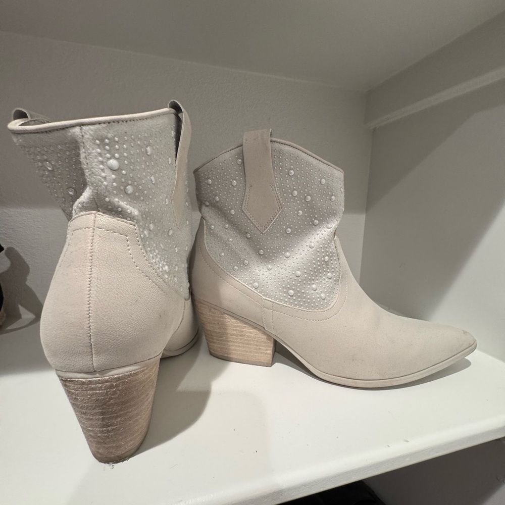 Women's Cream Western Ankle Boots